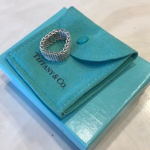 AUTHENTIC Tiffany & Co ring, must sell- vintage